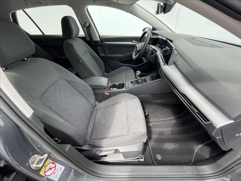 Volkswagen Golf 1,0 TSI LIFE KESSY+Kamera - fotka 17 z 23