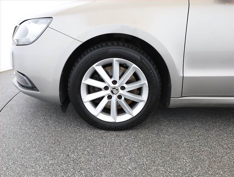 Škoda Superb (2013) 1.6 TDI, Tempomat - fotka 18 z 18