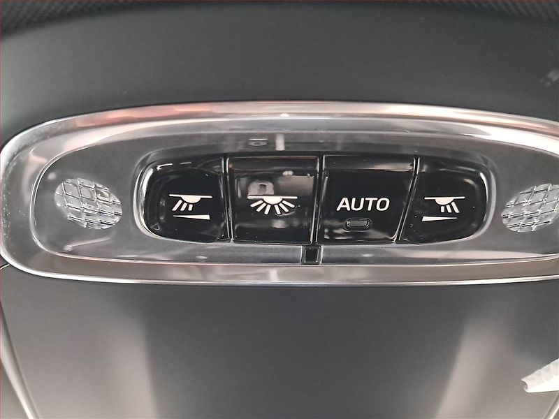 Volvo XC60 (2017) R-Design D4 AWD - fotka 22 z 24