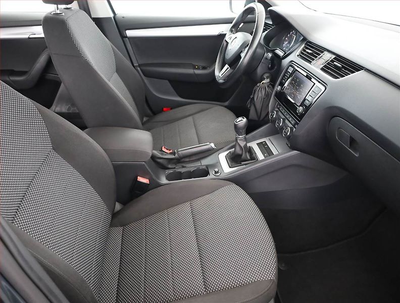 Škoda Octavia (2016) 1.6 TDI, Navi, Tempomat - fotka 7 z 17