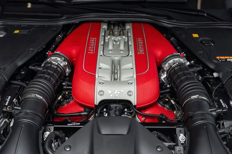 Ferrari 812 Superfast - fotka 12 z 22