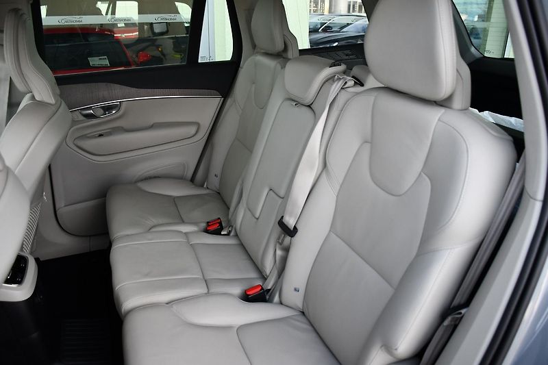 Volvo XC90 T8 AWD RECHARGE 7MÍST 1M  - fotka 20 z 38