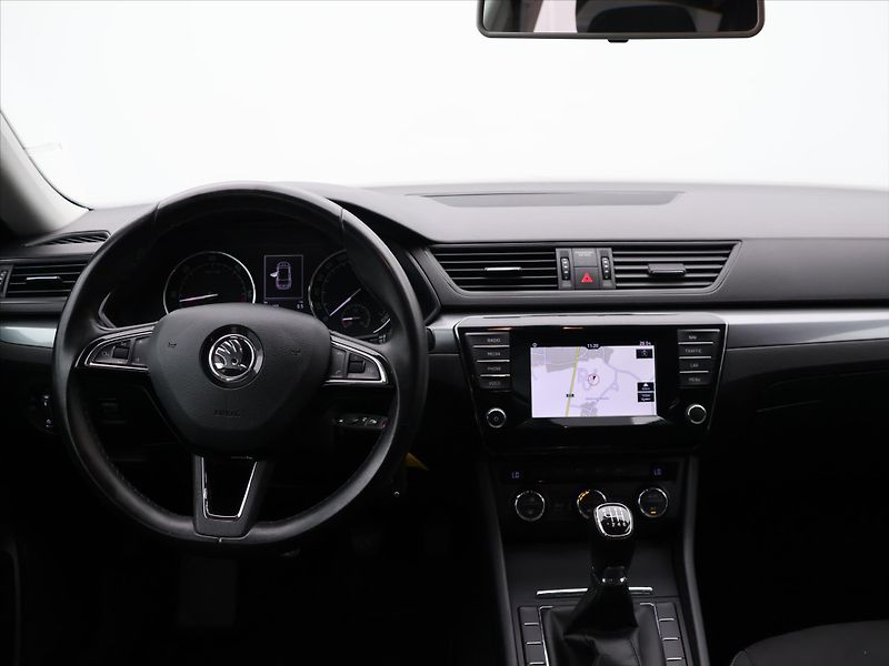 Škoda Superb 1,6 TDI 88kW Aut.klima Tažné - fotka 19 z 19