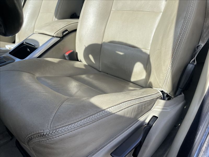Volvo XC70 2,4 D4 AWD Geartronic Polar 13 - fotka 19 z 30