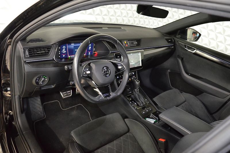 Škoda Superb (2024) 2.0TSI 206kw SportLine 4x4 AT - fotka 11 z 22
