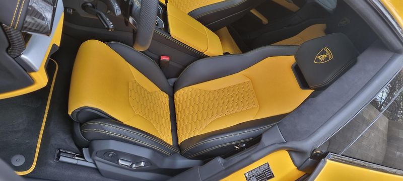 Lamborghini Urus (2020) CARBON-LCDs-BO-PANO-SOFT - fotka 9 z 14