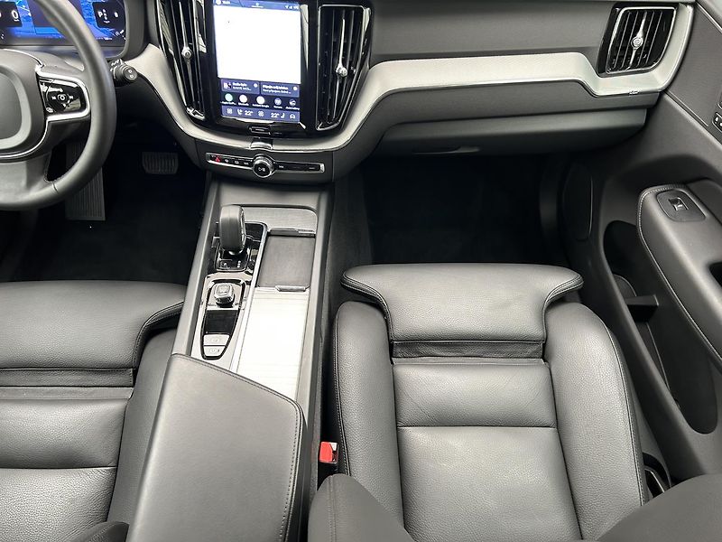 Volvo XC60 2.0  B5 4x4 Plus - fotka 16 z 27