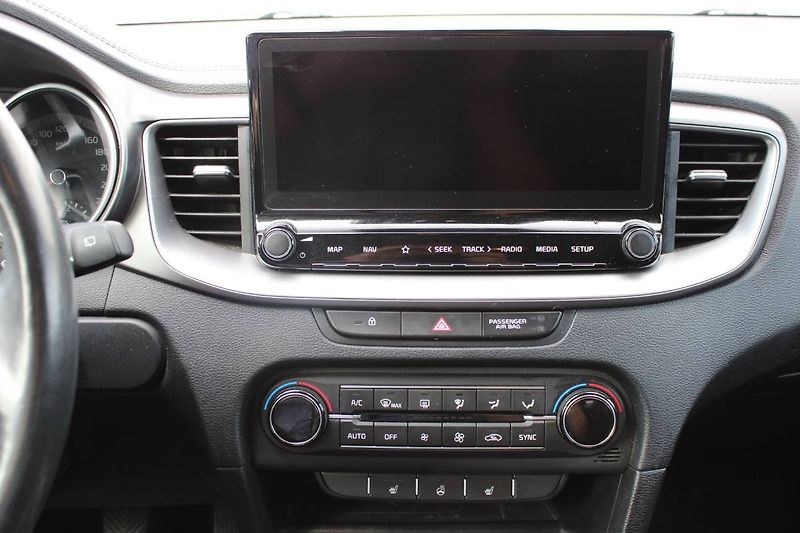 Kia Ceed (2020) 1.4 T-GDI TOP 103kW manuál LED - fotka 11 z 33