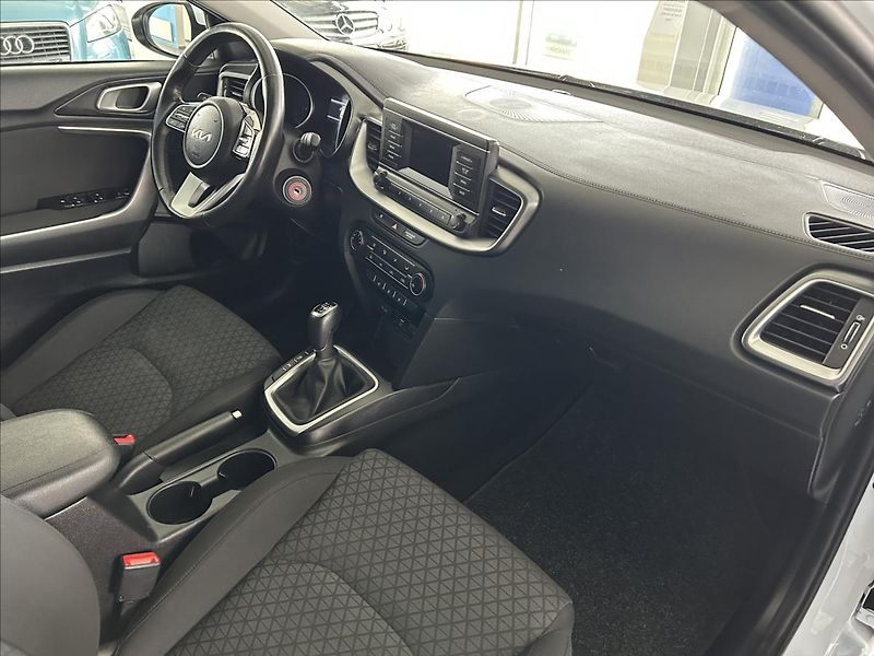 Kia Ceed 1,5   T-GDI 118kW,FRESH,1.MAJ, - fotka 9 z 22