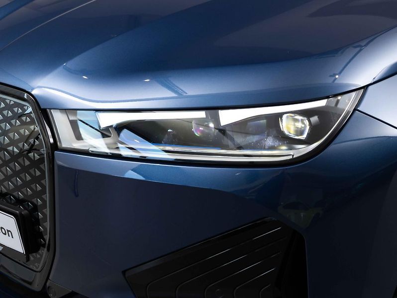 BMW iX xDrive40 - fotka 8 z 22