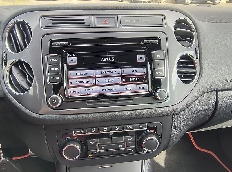 Volkswagen Tiguan (2013) 2.0 TDI 4X4 DSG 130KW R-LINE  - fotka 32 z 53