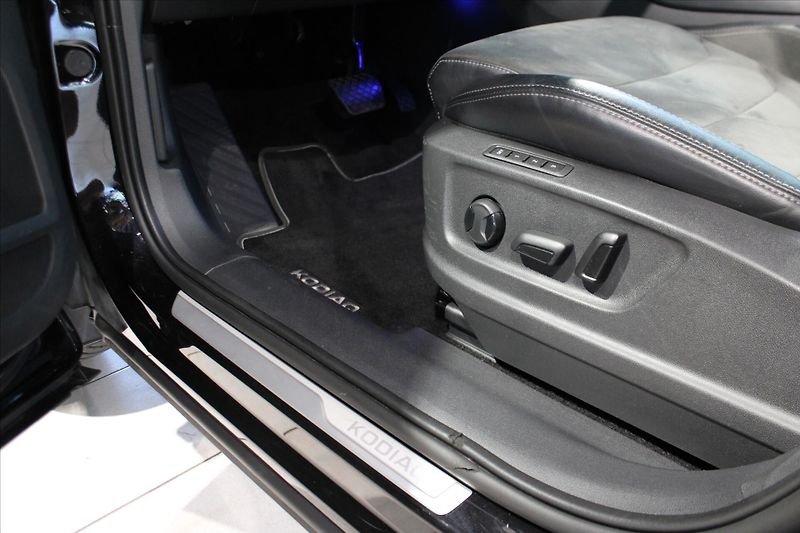 Škoda Kodiaq TDi DSG 4x4 Style ACC/Fullserv - fotka 12 z 33