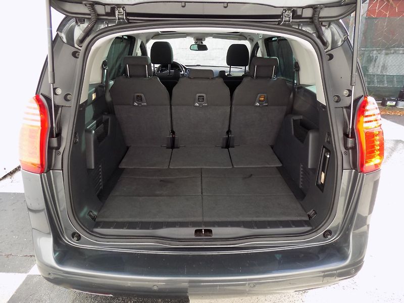 Peugeot 5008 (2014) 1.6Ti/LED/PANO/Head-up/Klima/ - fotka 8 z 35