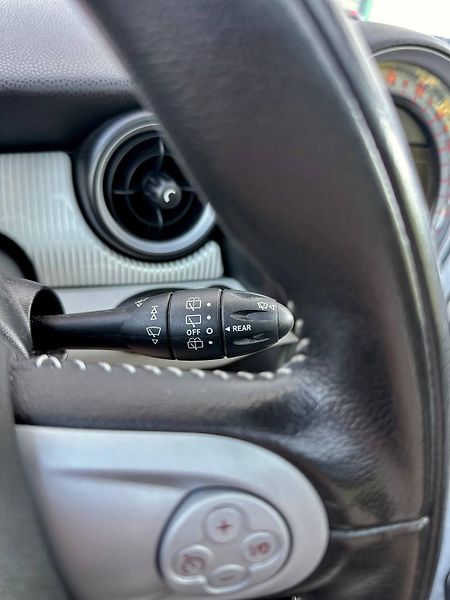 Mini Cooper (2010)  1.6D 50 CAMDEN AUTOMAT VYBAVA - fotka 21 z 31