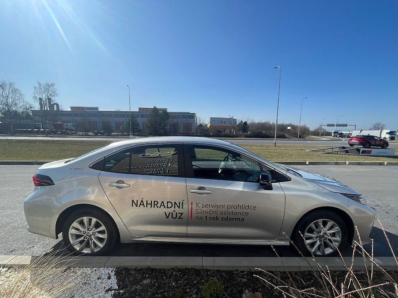 Toyota Corolla 1.8 Hybrid 140k Comfort Tech - fotka 7 z 27