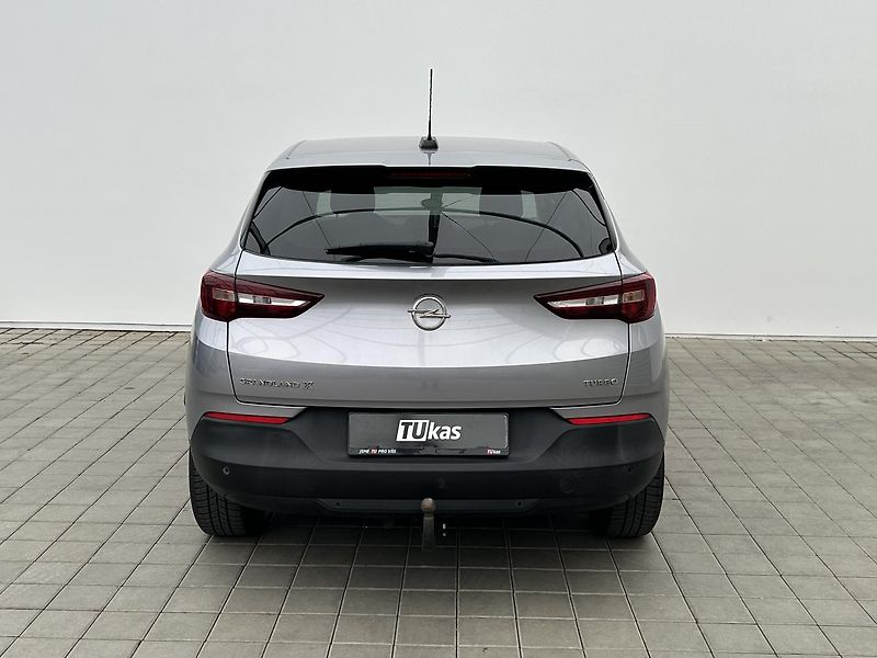 Opel Grandland 1.2 TURBO Edition - fotka 4 z 33