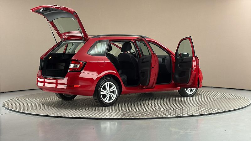 Škoda Fabia 1.0 TSI Ambition Combi - fotka 6 z 24