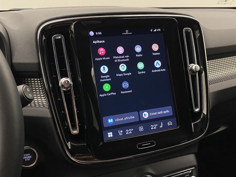 Volvo XC40 B4 AWD DARK PLUS AUT CZ - fotka 8 z 58