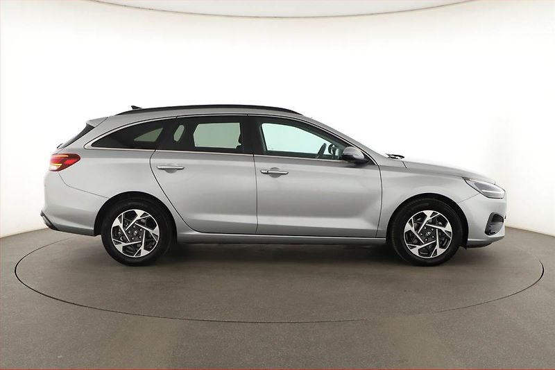 Hyundai i30 (2025) 1.0 T-GDI, STYLE, AUTOMAT - fotka 6 z 21