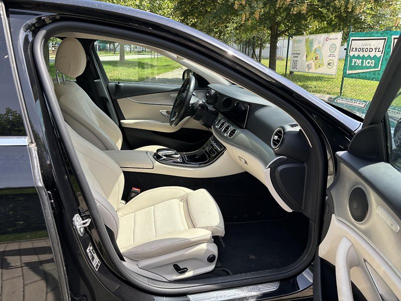 Mercedes-Benz Třídy E E200 135kw 1 maj ČR 52 000 km - fotka 19 z 28