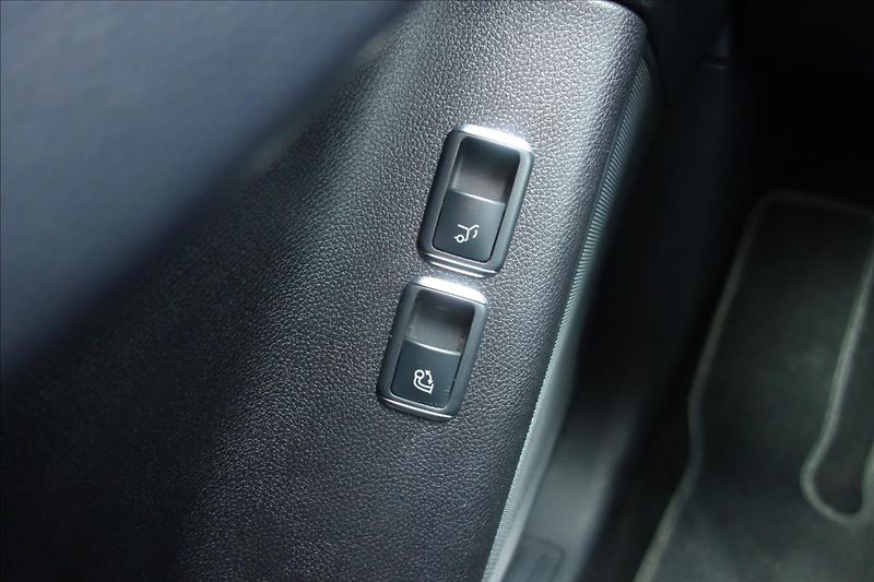 Mercedes-Benz GLE 350CDi 190KW,4 MAT.,KUPÉ. - fotka 36 z 39