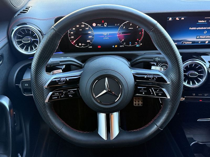Mercedes-Benz CLA 200 d AMG Style Edition - fotka 18 z 30