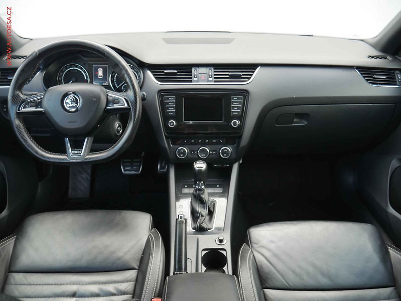 Škoda Octavia (2014) 2.0 TDi, RS, DSG, navi - fotka 8 z 13