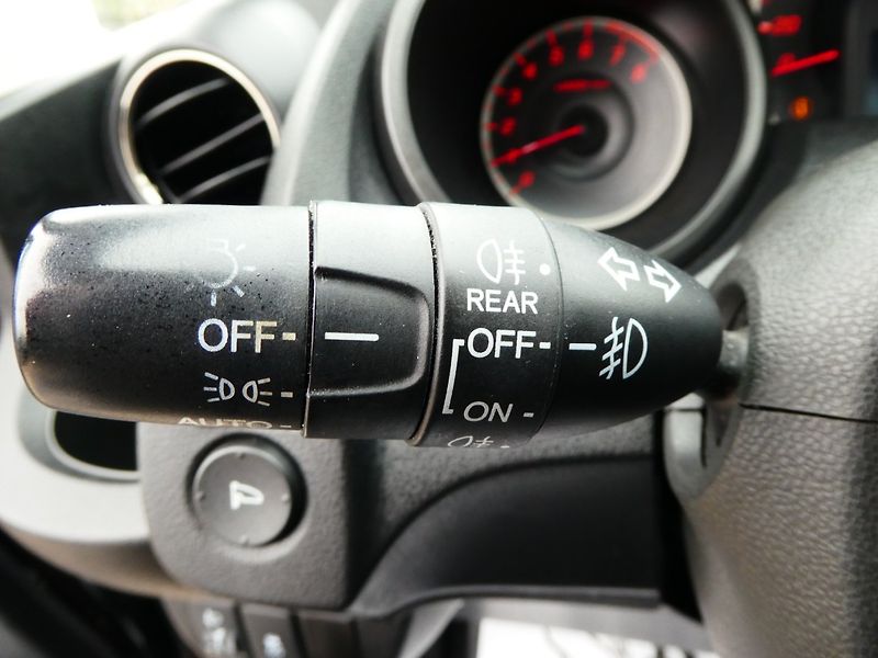 Honda Jazz (2012) 1.4i 73kW REZERVOVANO - fotka 16 z 32