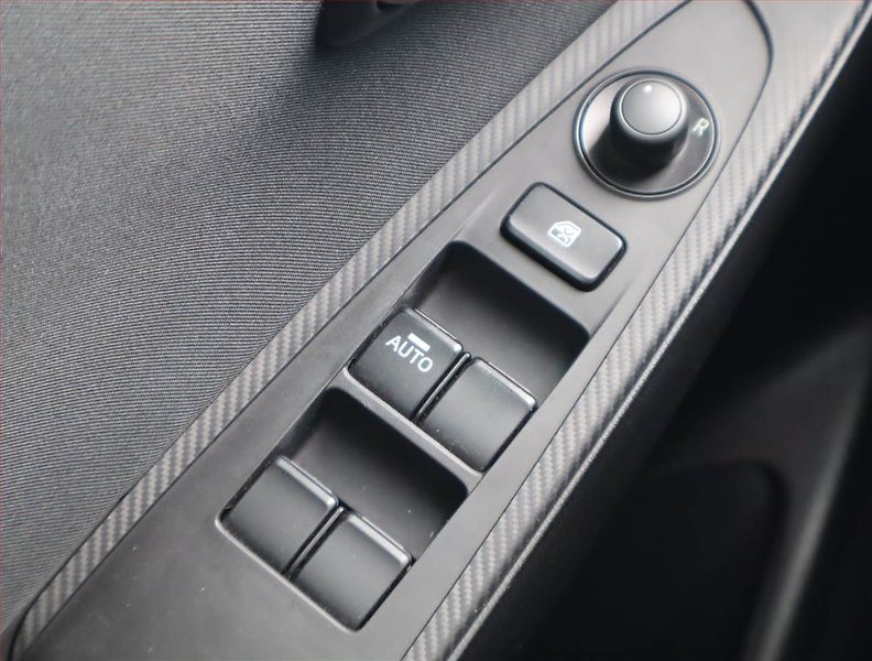 Mazda 2 (2019) 1.4 i, Navi, Tempomat - fotka 14 z 16