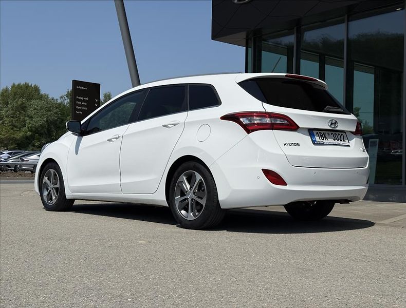 Hyundai i30 1,6 GDI  WG Weekend Design - fotka 2 z 28