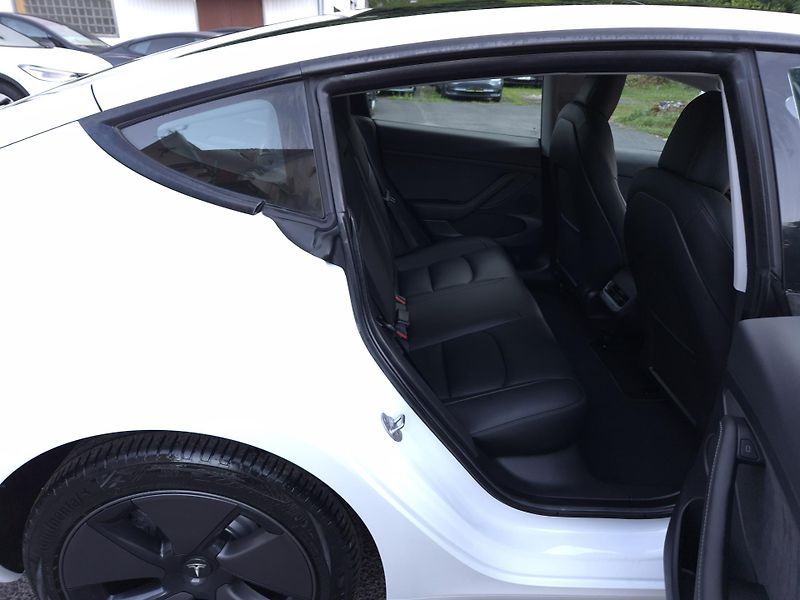 Tesla Model 3 STANDART RANGE 239w SOH 96,5% - fotka 15 z 48