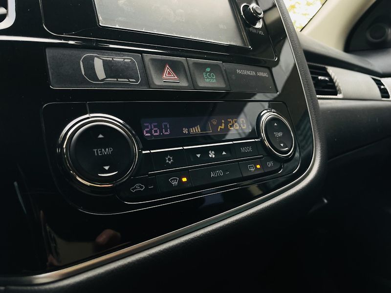 Mitsubishi Outlander 2.0i MANUÁL 1.MAJITEL TAŽNÉ - fotka 38 z 44