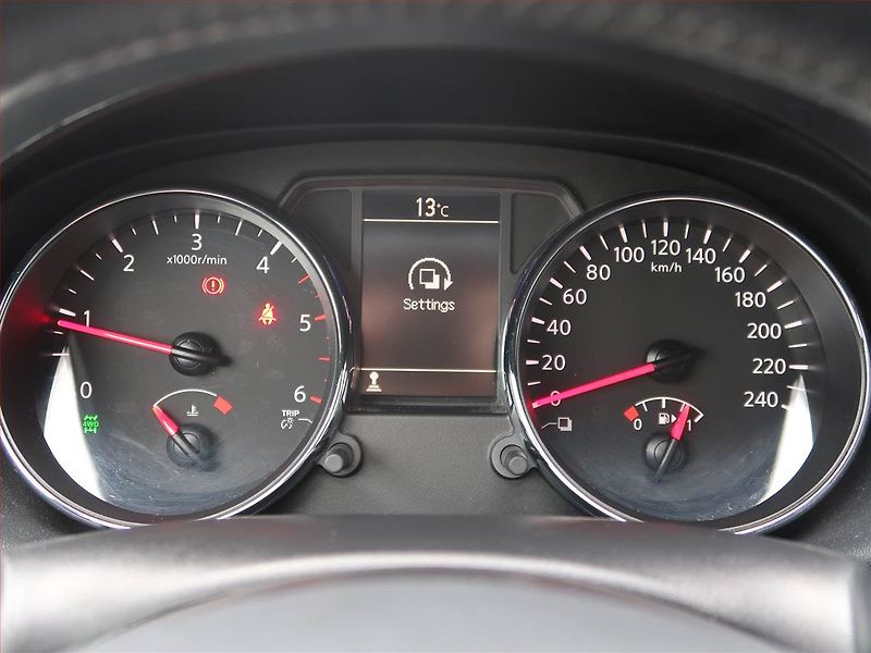 Nissan Qashqai (2013) 1.6 dCi, 4X4, Navi, Xenony - fotka 11 z 17