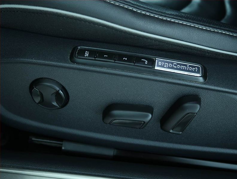 Volkswagen Arteon (2022) R-line 2.0 TSI 4Motion - fotka 18 z 22