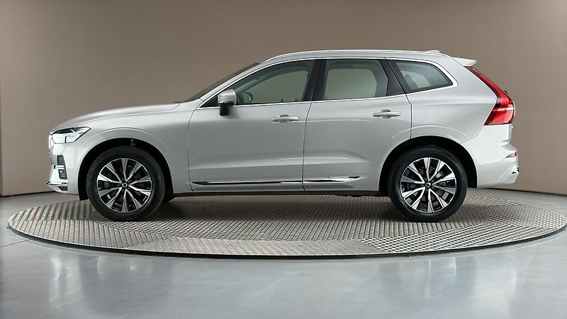 Volvo XC60 2.0 B4 AUT AWD Plus Dark - fotka 4 z 31