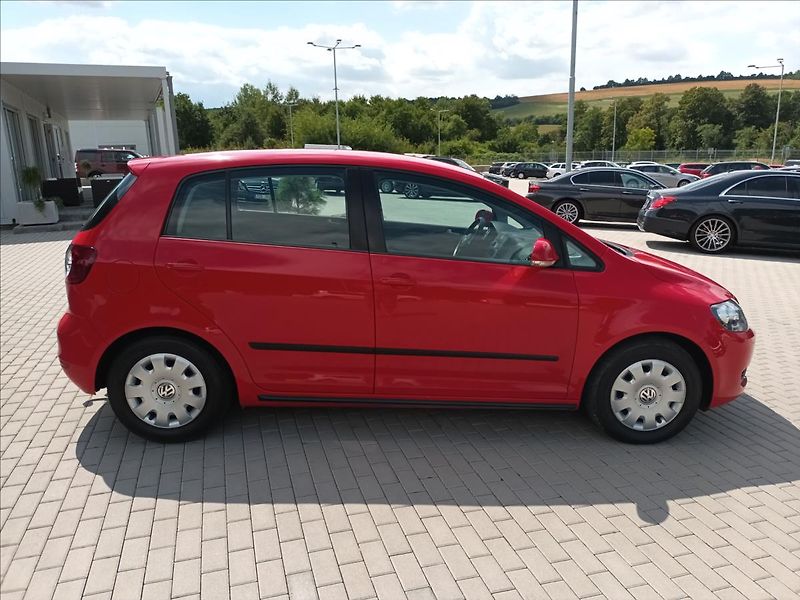 Volkswagen Golf Plus 1,6 TDI,66KW,SERVISKA,TAŽNÉ - fotka 4 z 39