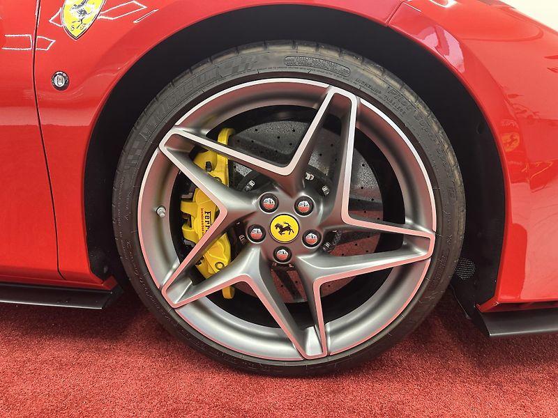 Ferrari F8 (2020) Tributo*360*LIFT*QUIO*TOP SPEC - fotka 11 z 13