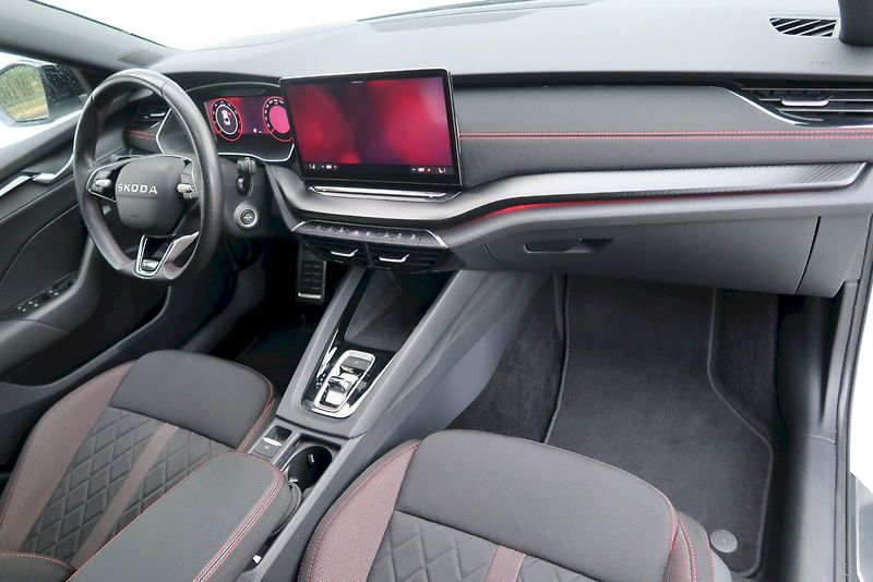 Škoda Octavia (2025) RS 2,0 TSI 195 kW DSG - fotka 19 z 30