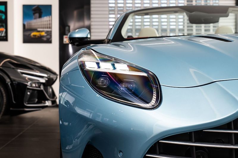 Aston Martin DB12 Volante - fotka 22 z 28