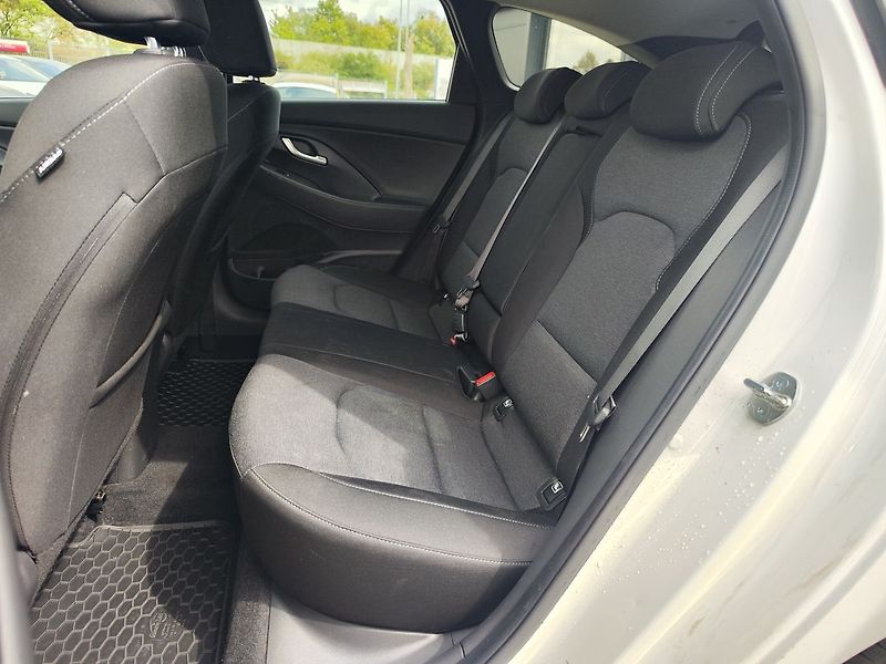 Hyundai i30 1.0 T-GDI/88kW Smart DCT - fotka 12 z 32