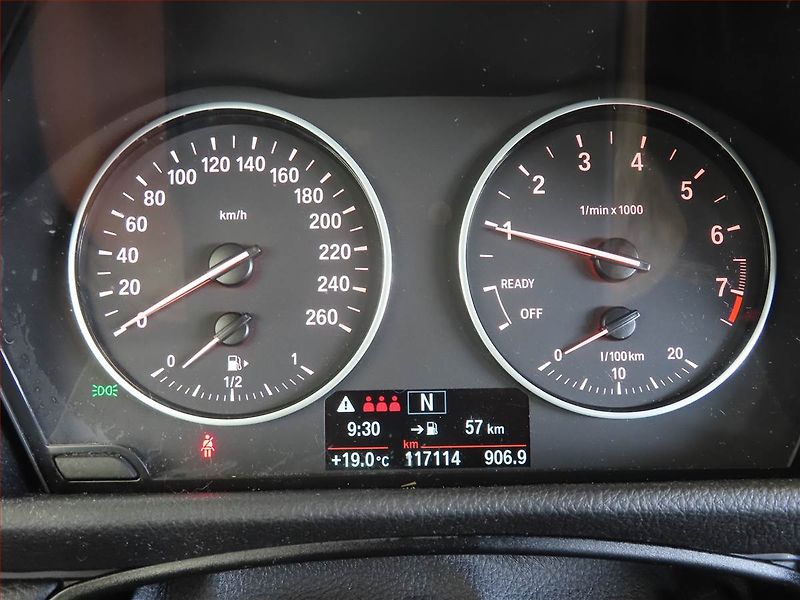 BMW Řada 2 (2015) 218i Active Tourer, Serv.kniha - fotka 11 z 14