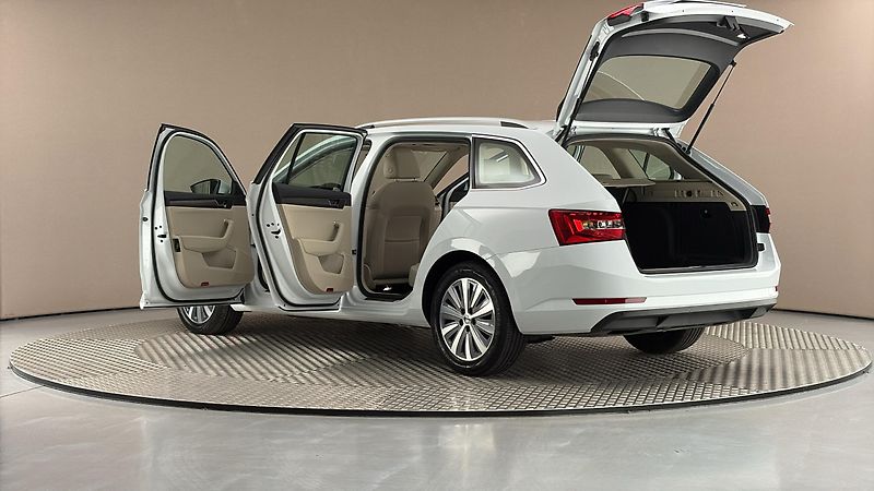 Škoda Superb 2.0 TDI Style Combi - fotka 7 z 25