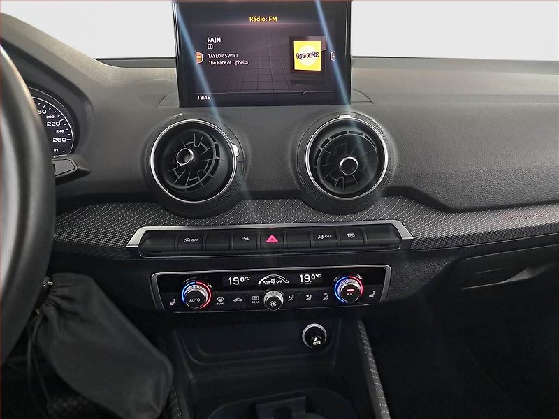 Audi Q2 (2018) sport 2.0 TFSI - fotka 11 z 19