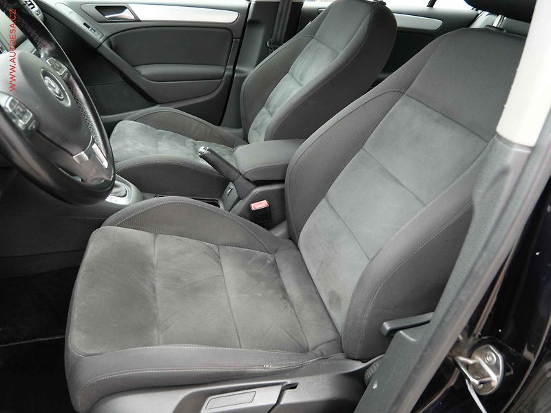 Volkswagen Golf (2010) 1.6TDi, Highline, DSG - fotka 9 z 18