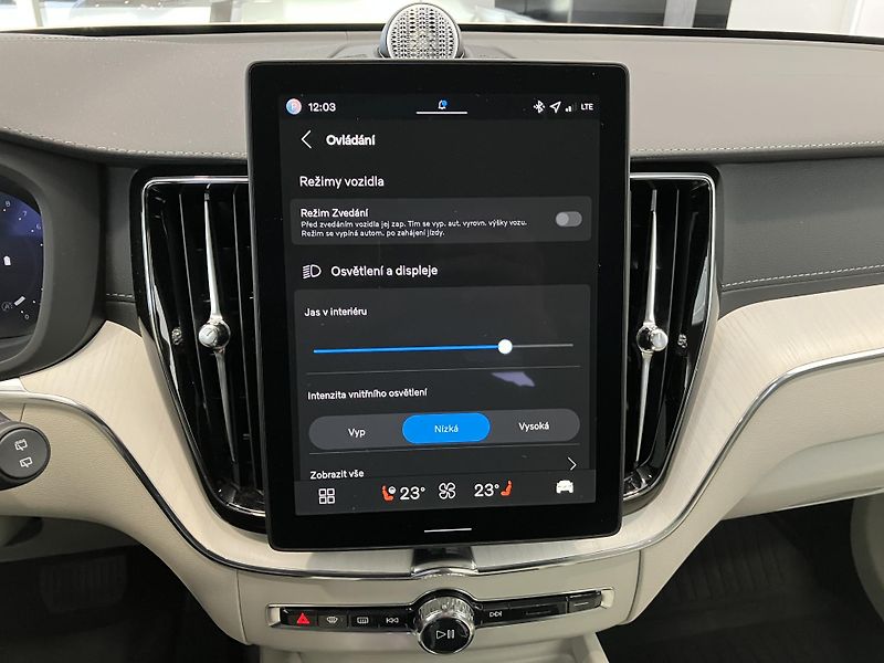 Volvo XC60 B5 AWD Ultra Bright-REZERVACE - fotka 36 z 53