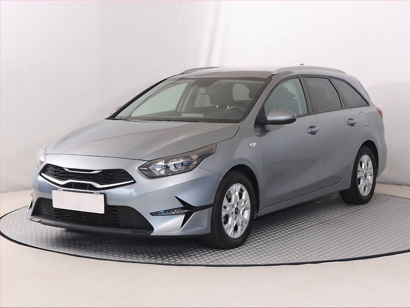 Kia Ceed (2023) Silver 1.5 T-GDI - fotka 2 z 20