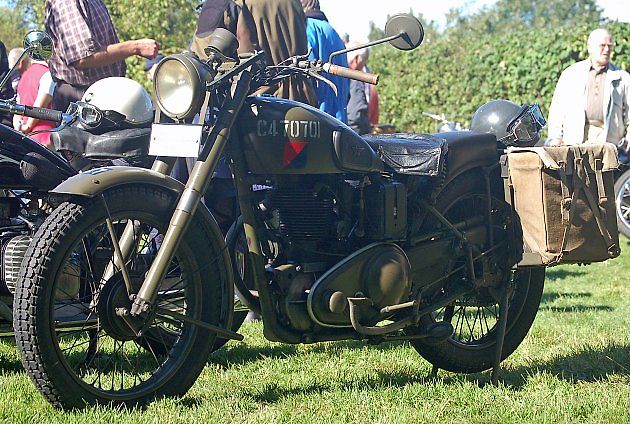 Vojenský Matchless G3L 350 z roku 1941., zdroj: Wikimedia Commons, Huhu Uet, CC BY 3.0