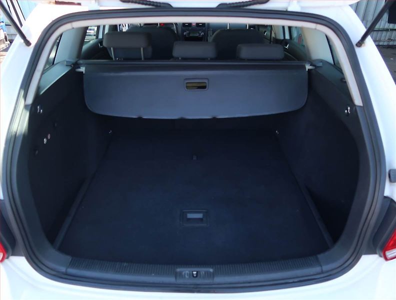 Volkswagen Golf (2009) 1.9 TDI, nová STK - fotka 13 z 14