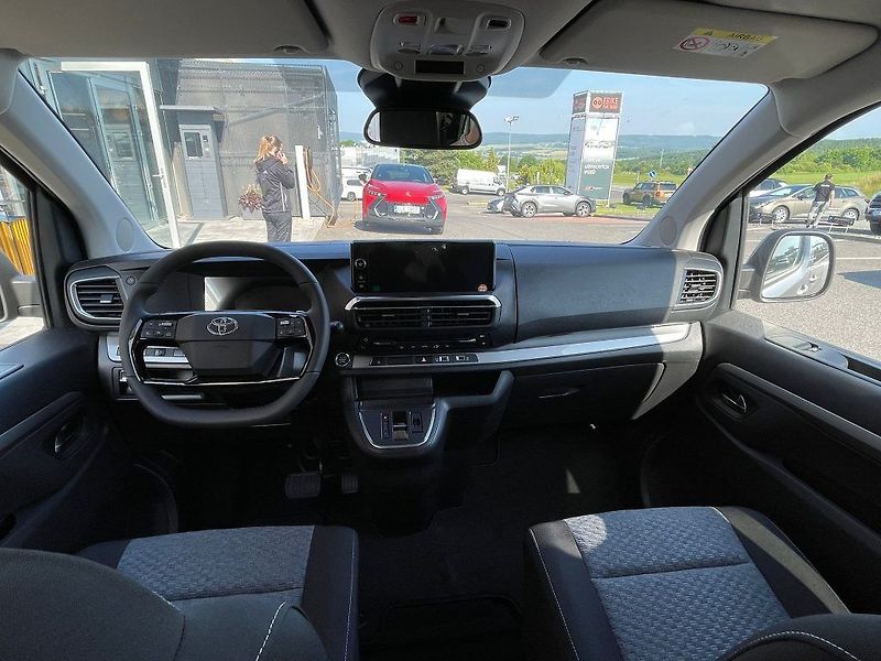Toyota ProAce Verso 2.0L 8AT Family 8 - fotka 9 z 21