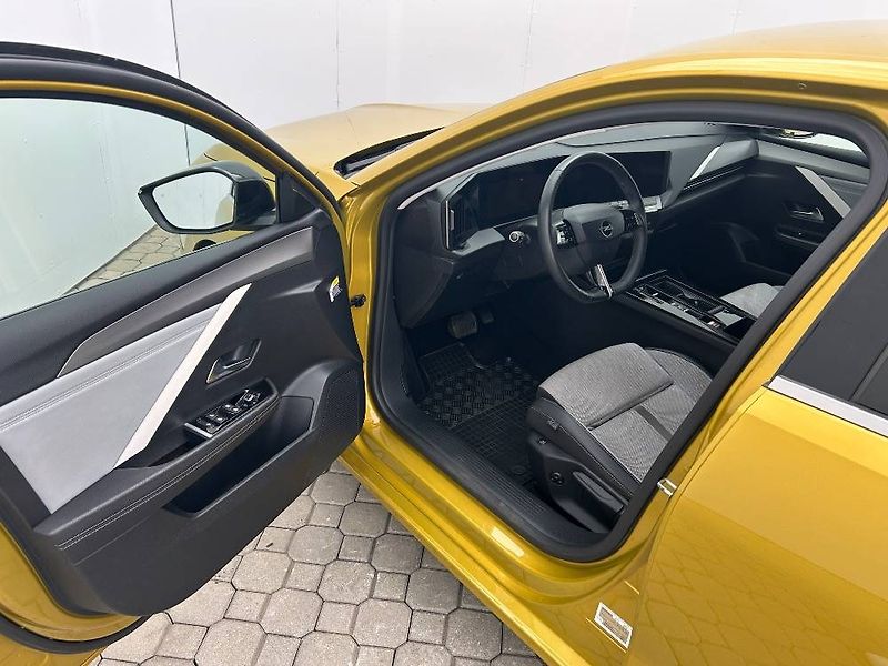 Opel Astra Elegance AT8 1,2 TURBO - fotka 5 z 25
